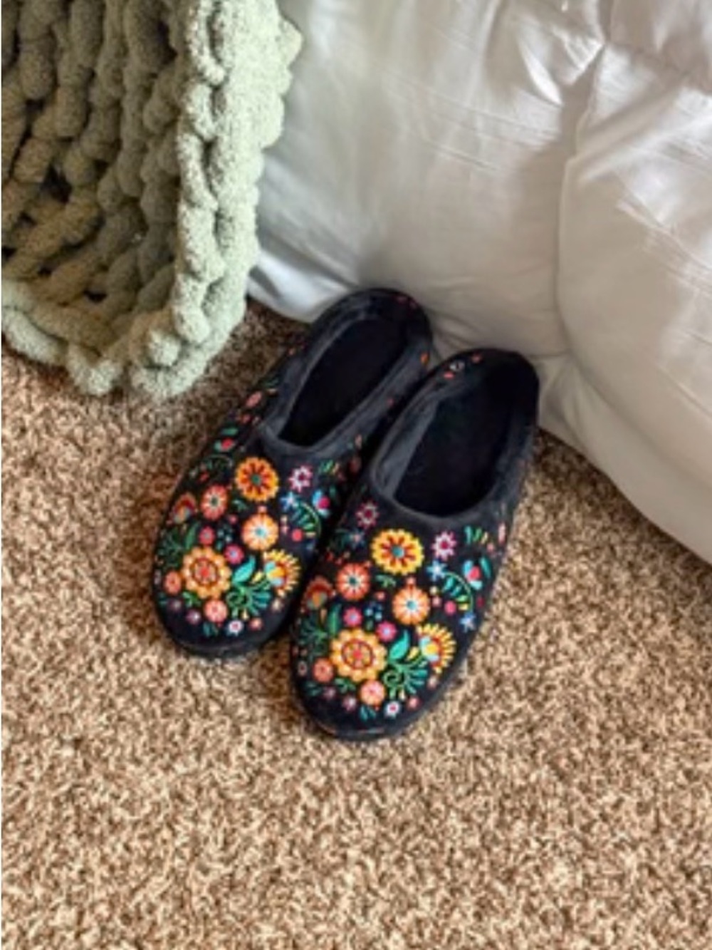 Black Embroidered Floral Slip-On Slippers for Women - Picture 8 of 12